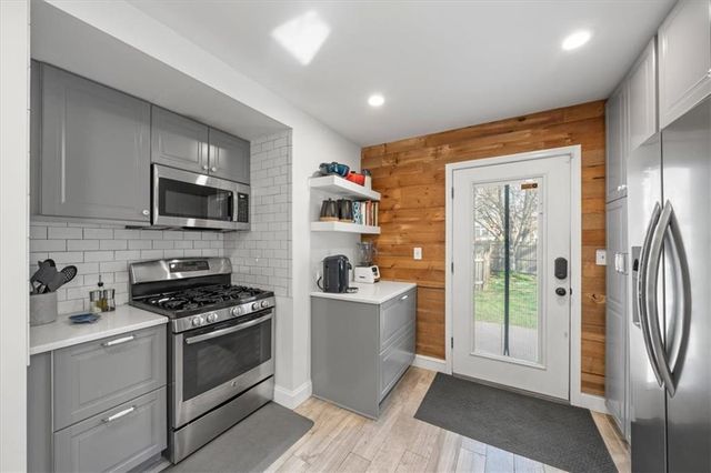 26 E 70th Terrace, Kansas City, MO 64113