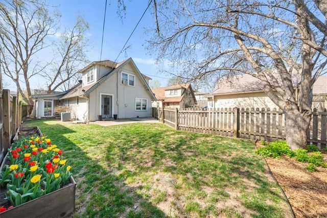 26 E 70th Terrace, Kansas City, MO 64113