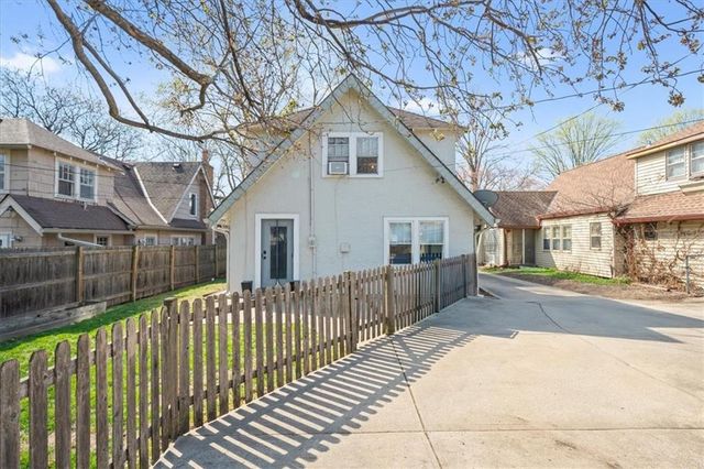 26 E 70th Terrace, Kansas City, MO 64113