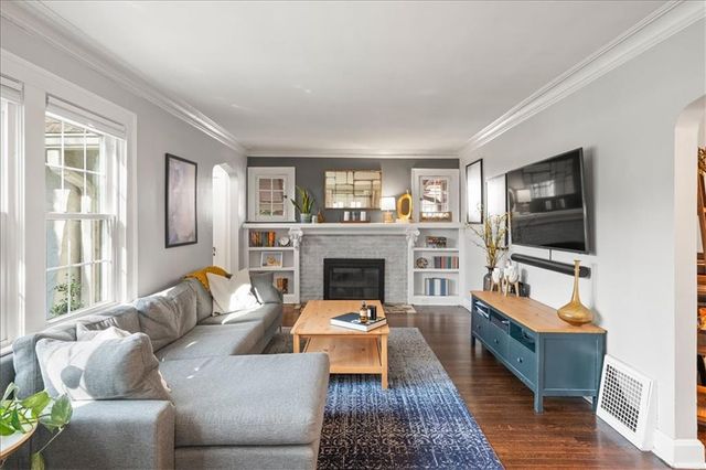 26 E 70th Terrace, Kansas City, MO 64113