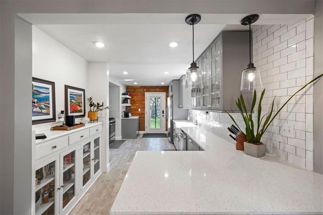 26 E 70th Terrace, Kansas City, MO 64113