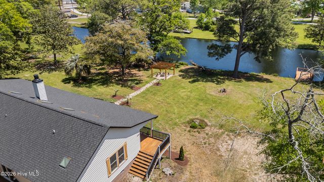 3126 Tradewinds Avenue SW, Supply, NC 28462