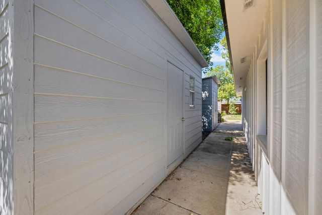1648 4th Ave, Olivehurst, CA 95961