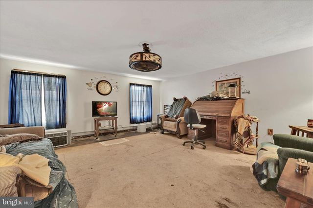 102-104 S 2ND ST, Saint Clair, PA 17970