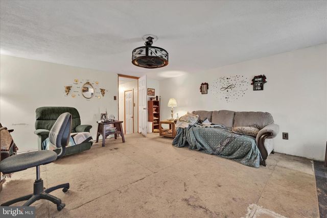 102-104 S 2ND ST, Saint Clair, PA 17970