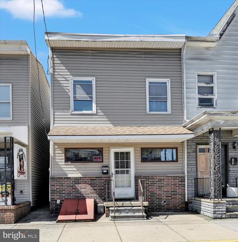 102-104 S 2ND ST, Saint Clair, PA 17970