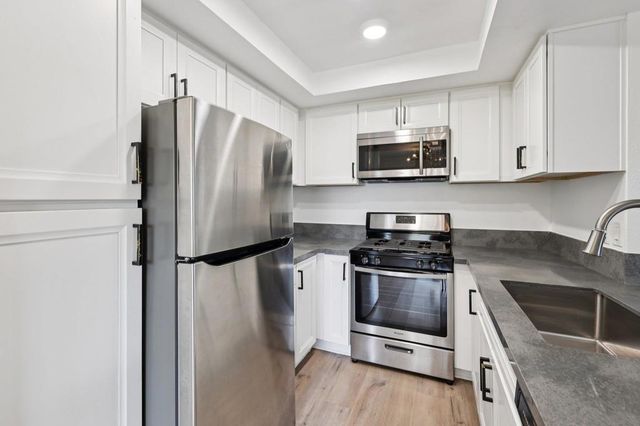 2077 Lakeridge Circle 104, Chula Vista, CA 91913