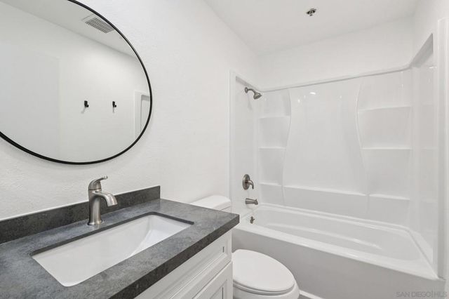 2077 Lakeridge Circle 104, Chula Vista, CA 91913