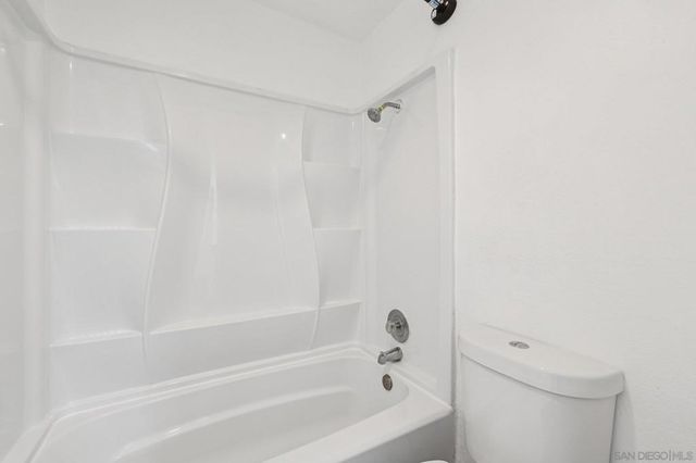 2077 Lakeridge Circle 104, Chula Vista, CA 91913