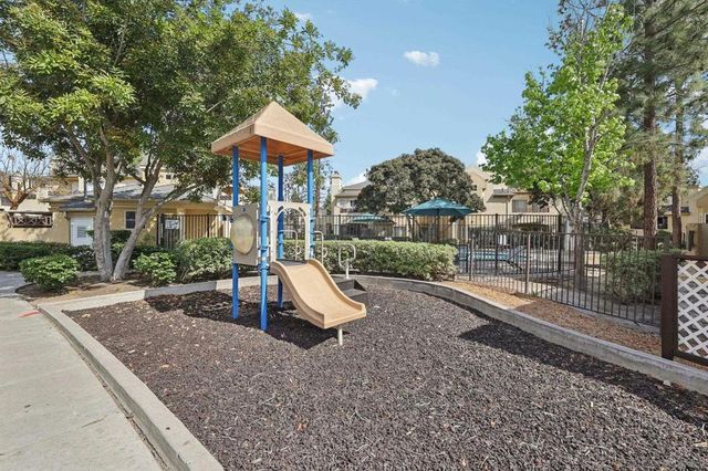 2077 Lakeridge Circle 104, Chula Vista, CA 91913