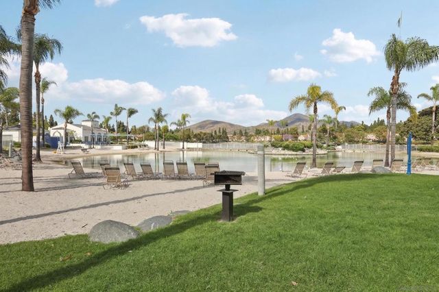 2077 Lakeridge Circle 104, Chula Vista, CA 91913