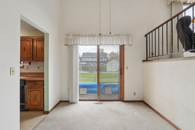 703 Cope Avenue W, Roseville, MN 55113