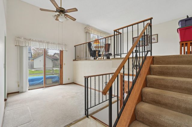 703 Cope Avenue W, Roseville, MN 55113