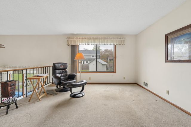 703 Cope Avenue W, Roseville, MN 55113
