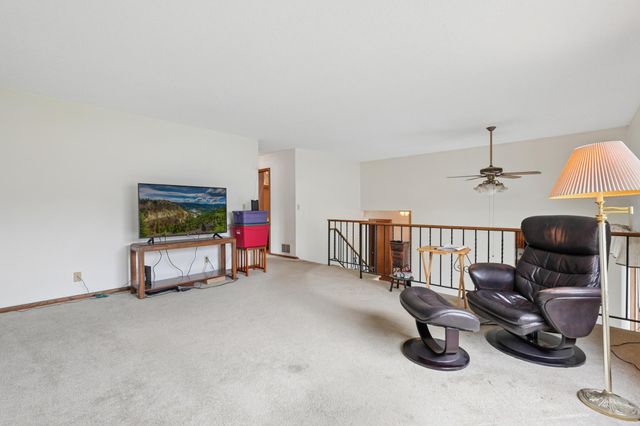 703 Cope Avenue W, Roseville, MN 55113