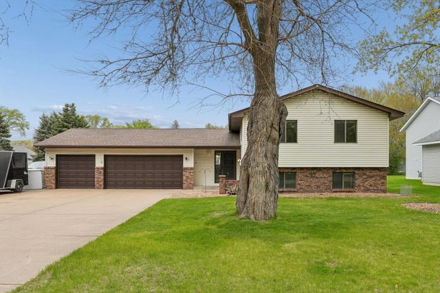 703 Cope Avenue W, Roseville, MN 55113