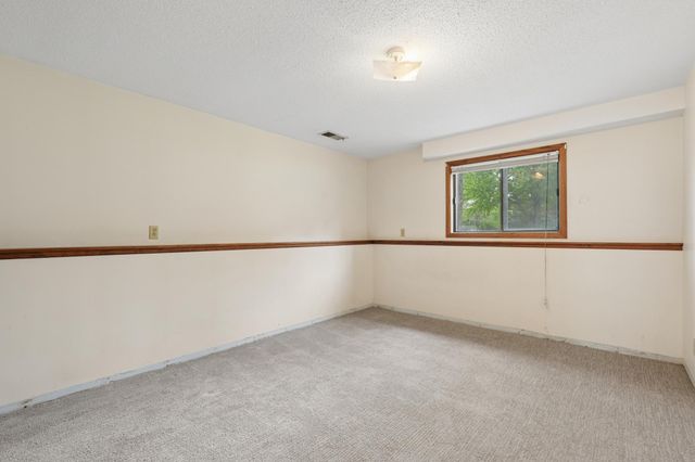 703 Cope Avenue W, Roseville, MN 55113