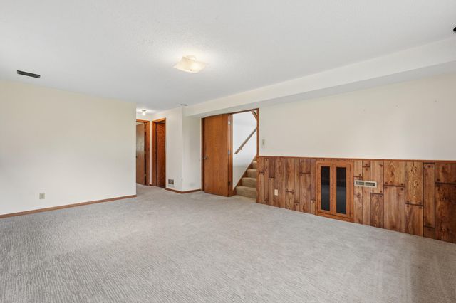 703 Cope Avenue W, Roseville, MN 55113