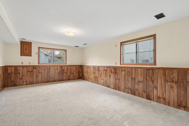 703 Cope Avenue W, Roseville, MN 55113