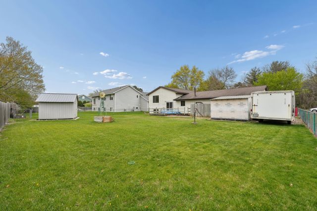 703 Cope Avenue W, Roseville, MN 55113