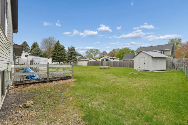 703 Cope Avenue W, Roseville, MN 55113