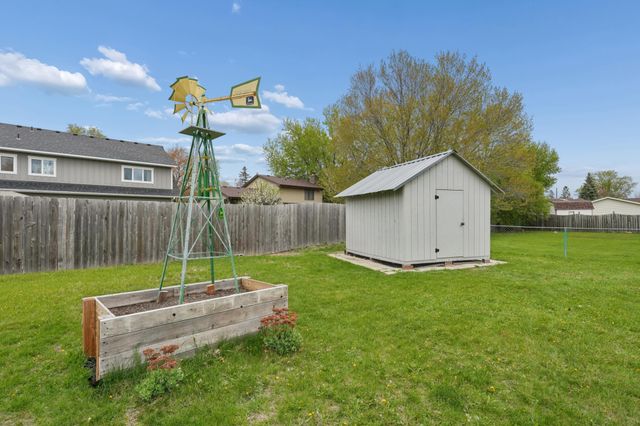 703 Cope Avenue W, Roseville, MN 55113