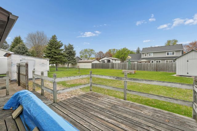 703 Cope Avenue W, Roseville, MN 55113