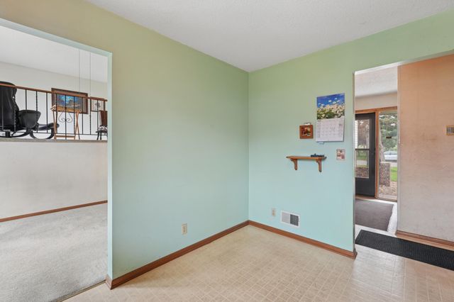 703 Cope Avenue W, Roseville, MN 55113