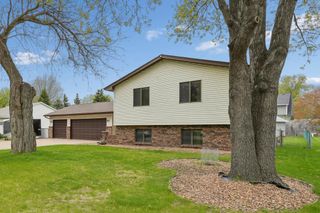 703 Cope Avenue W, Roseville, MN 55113