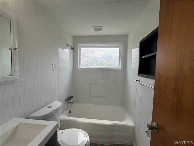 3750 Deveaux Street, Niagara Falls, NY 14305