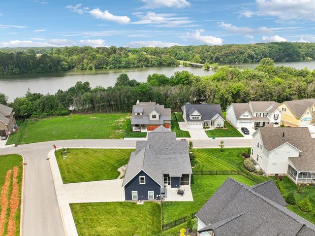 120 Pontoon Pl, Winchester, TN 37398