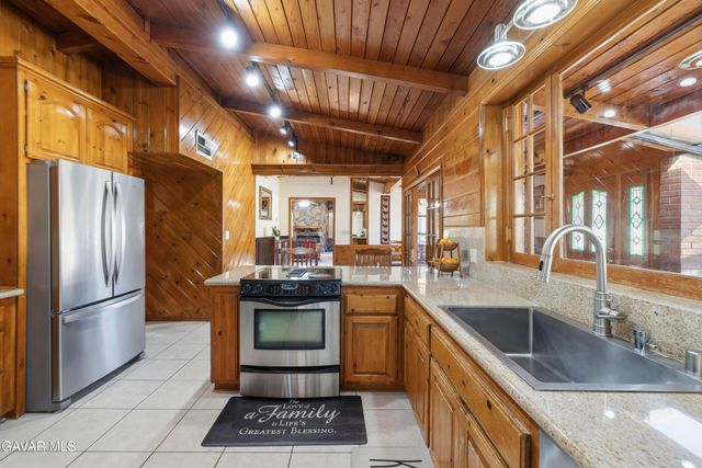 11950 Sierra Highway, Santa Clarita, CA 91390