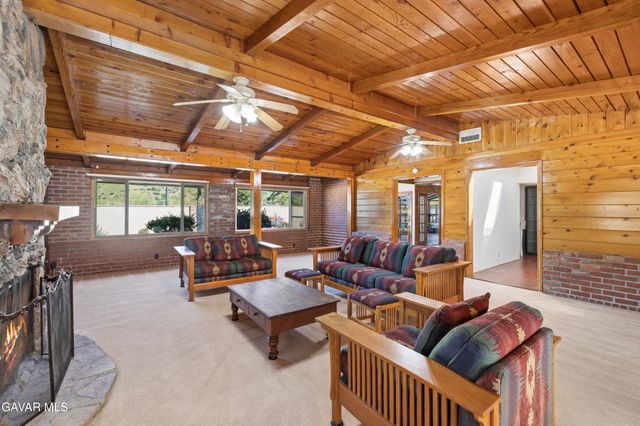 11950 Sierra Highway, Santa Clarita, CA 91390