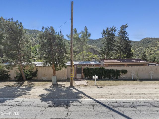 11950 Sierra Highway, Santa Clarita, CA 91390
