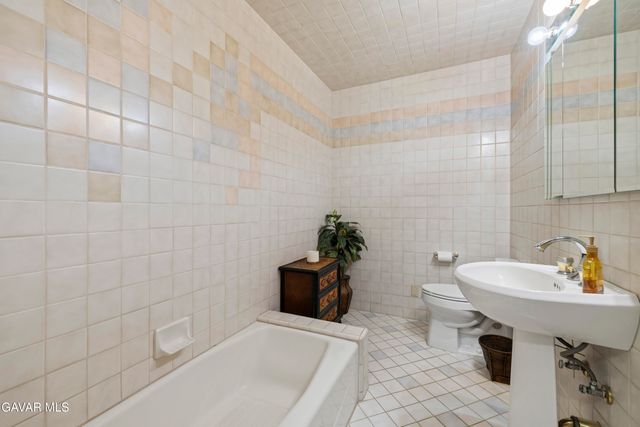 11950 Sierra Highway, Santa Clarita, CA 91390