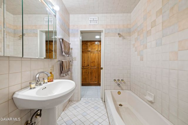 11950 Sierra Highway, Santa Clarita, CA 91390