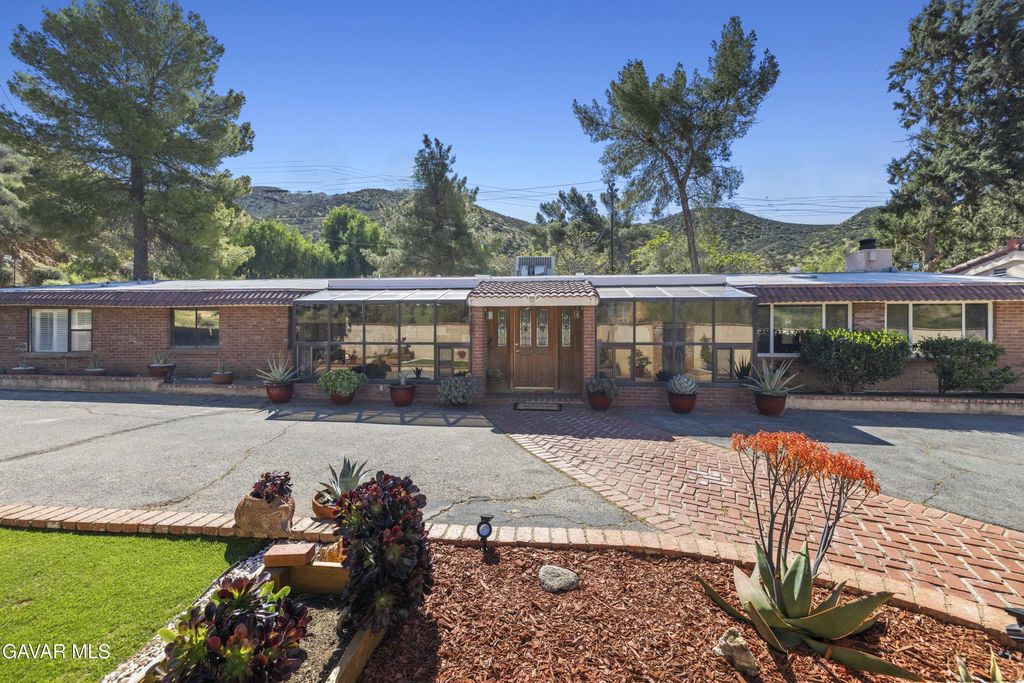 11950 Sierra Highway, Santa Clarita, CA 91390