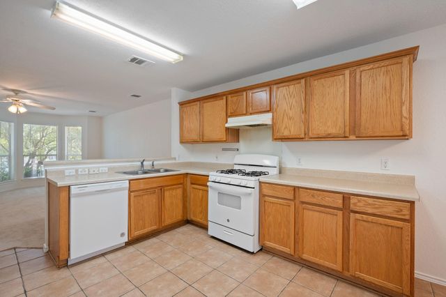 541 Sampson, Kyle, TX 78640
