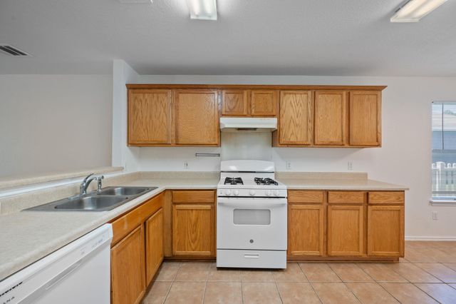 541 Sampson, Kyle, TX 78640