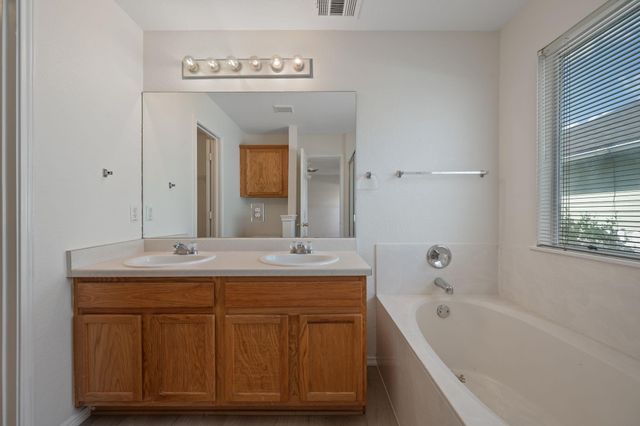 541 Sampson, Kyle, TX 78640