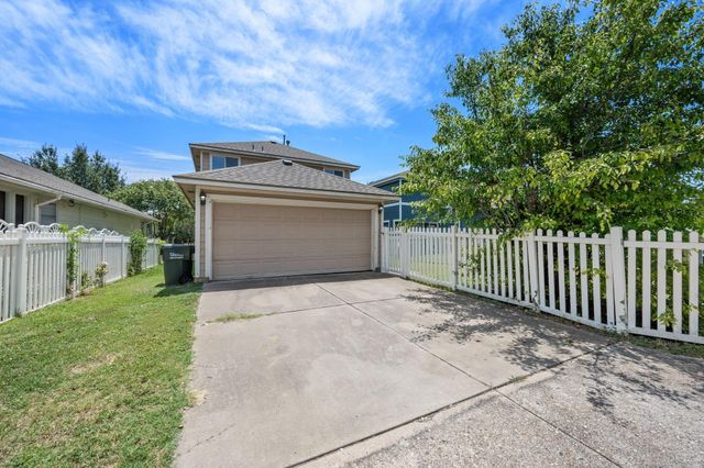 541 Sampson, Kyle, TX 78640