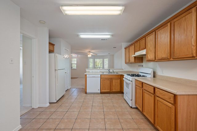 541 Sampson, Kyle, TX 78640