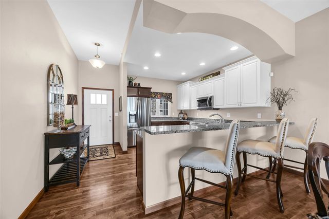 1540 Cedar Vista Ln, North Liberty, IA 52317