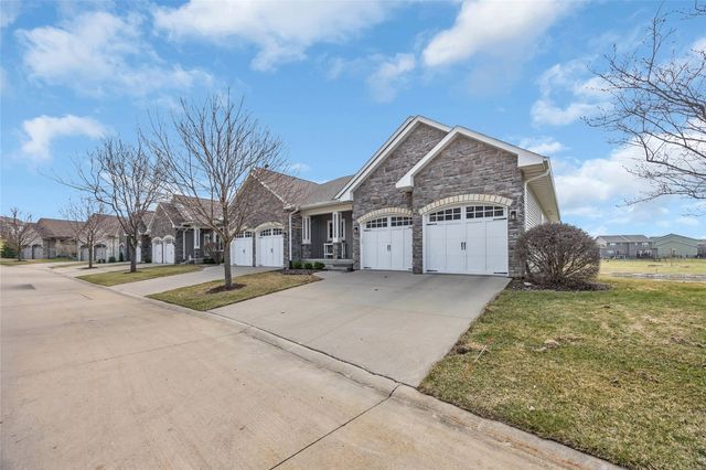 1540 Cedar Vista Ln, North Liberty, IA 52317