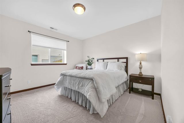 1540 Cedar Vista Ln, North Liberty, IA 52317