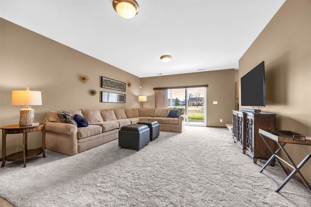 1540 Cedar Vista Ln, North Liberty, IA 52317