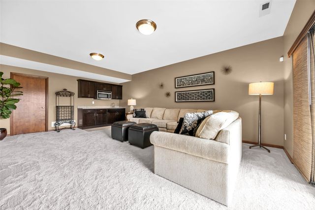 1540 Cedar Vista Ln, North Liberty, IA 52317