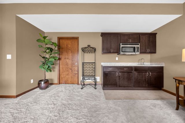 1540 Cedar Vista Ln, North Liberty, IA 52317