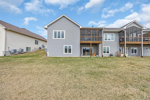 1540 Cedar Vista Ln, North Liberty, IA 52317