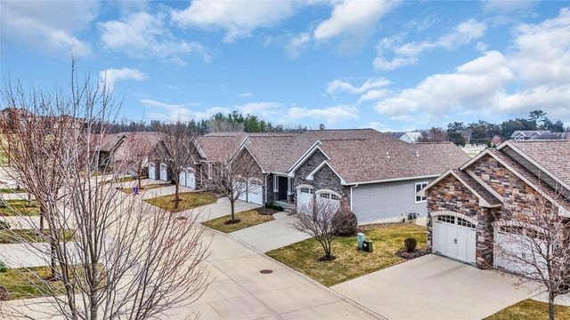 1540 Cedar Vista Ln, North Liberty, IA 52317